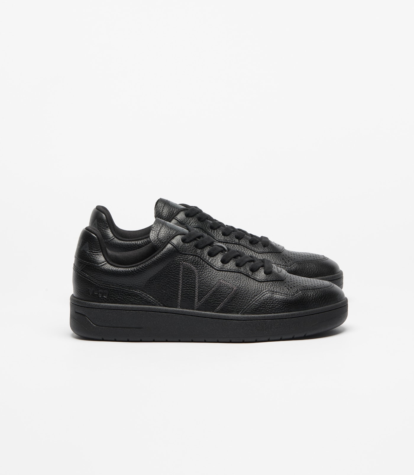 VEJA V-90 leather sneakers – Zwart (VZ2021976)