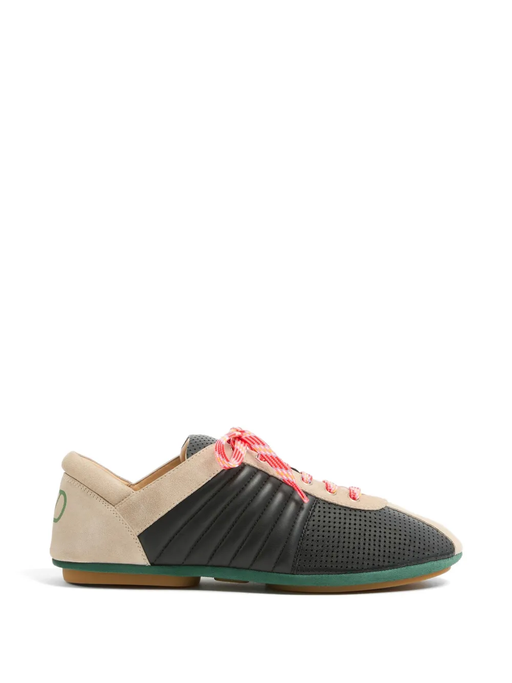 Valentino Garavani Strikie Sneakers aus perforiertem Nappa und Wildleder – Schwarz (YS0M58FFB)